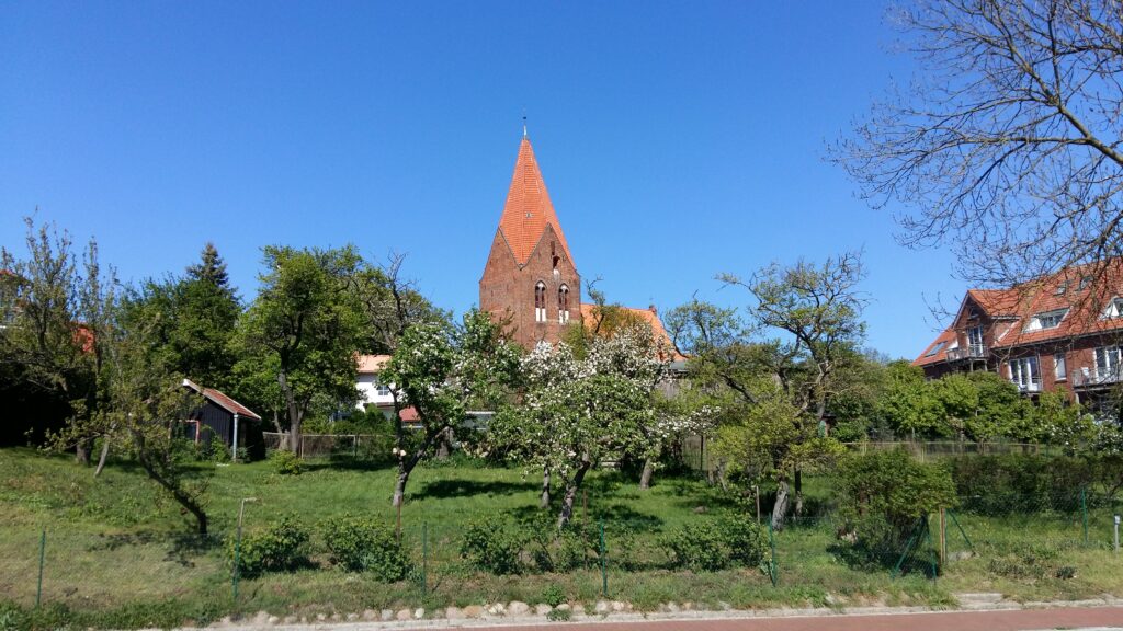 Garten und Außenanlagen der Ferienresidenz – Raum für Familien und Erholung